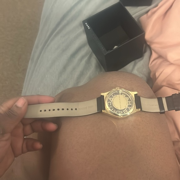 marc jacob’s watch with gold and black band - Picture 8 of 9